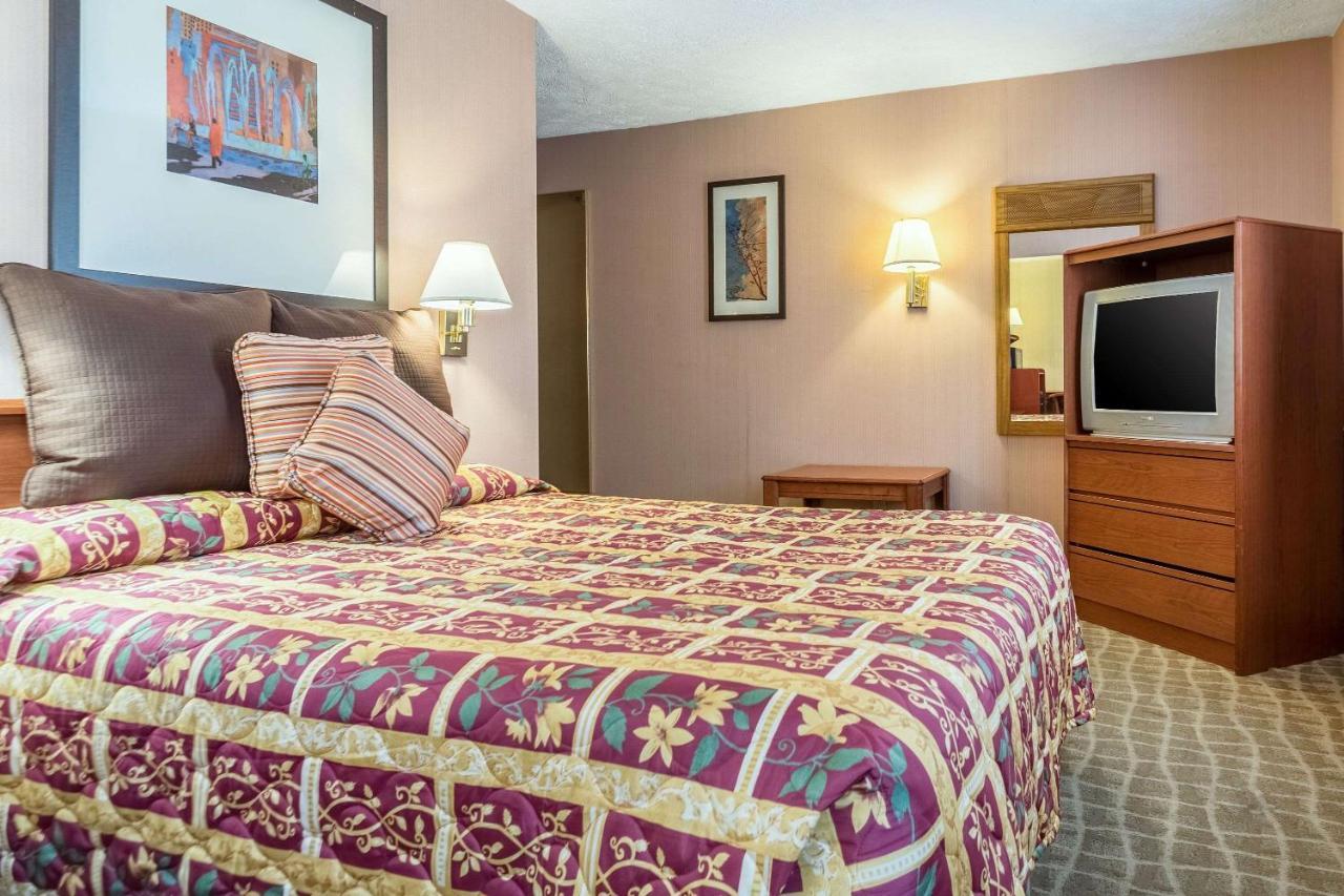 Rodeway Inn Лаймн Екстер'єр фото